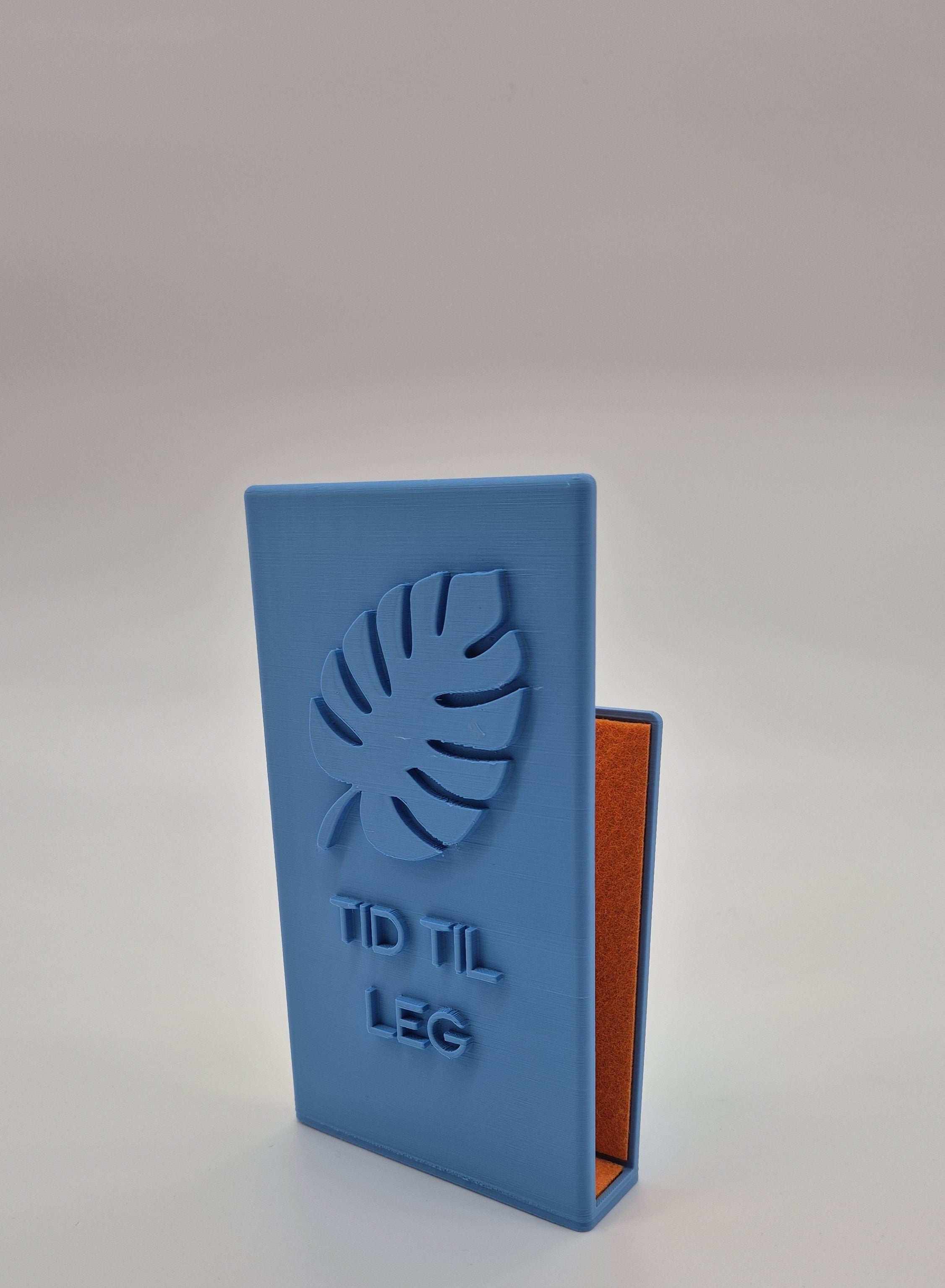 “Tid til leg” Reclaim kids box for Tablets - Blue with orange felt