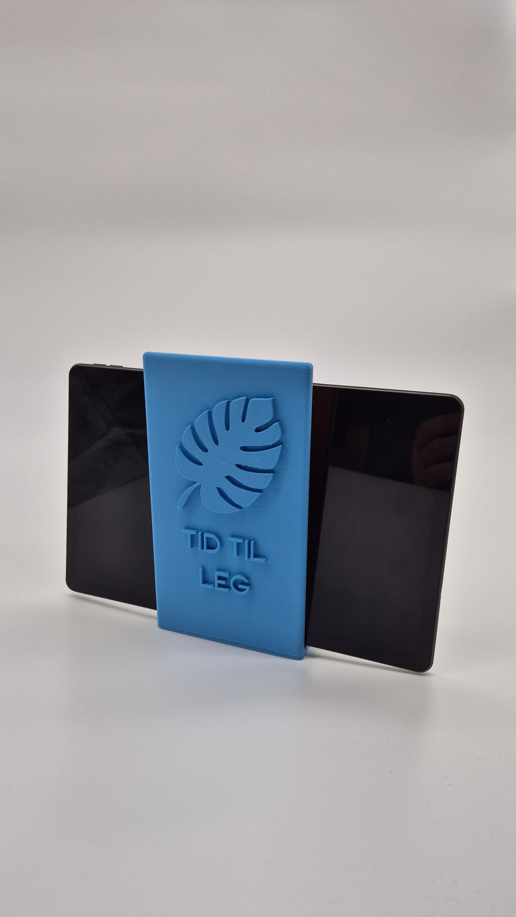 “Tid til leg” Reclaim kids box for Tablets - Blue with orange felt